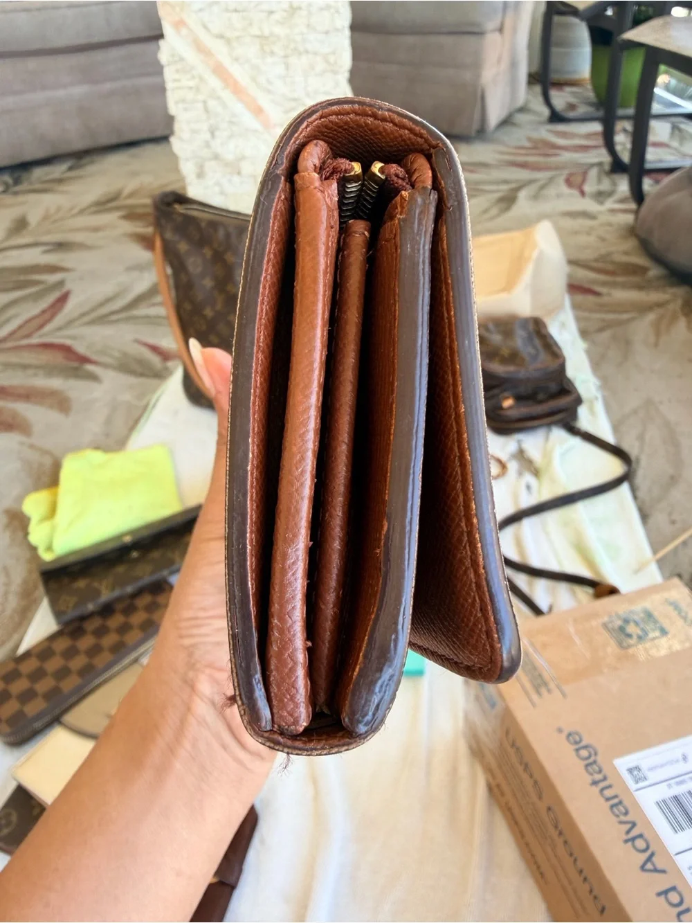 Sold!!Louis Vuitton Slim Compact Wallet Monogram CT8063💝💝💝